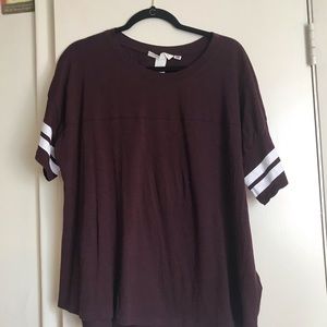 Maroon tee shirt